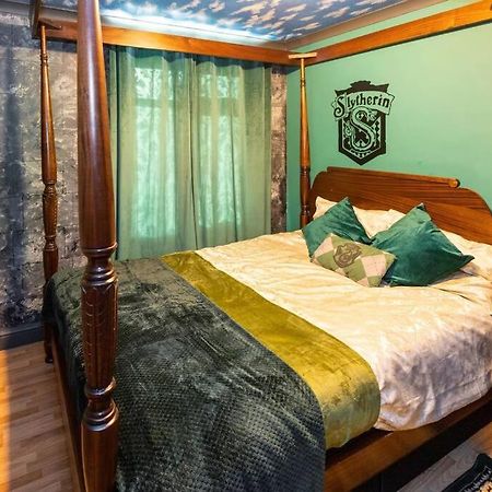 Hogwarts Hideaway Themed Property Watford  Esterno foto