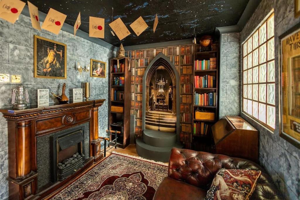 Hogwarts Hideaway Themed Property Watford  Esterno foto