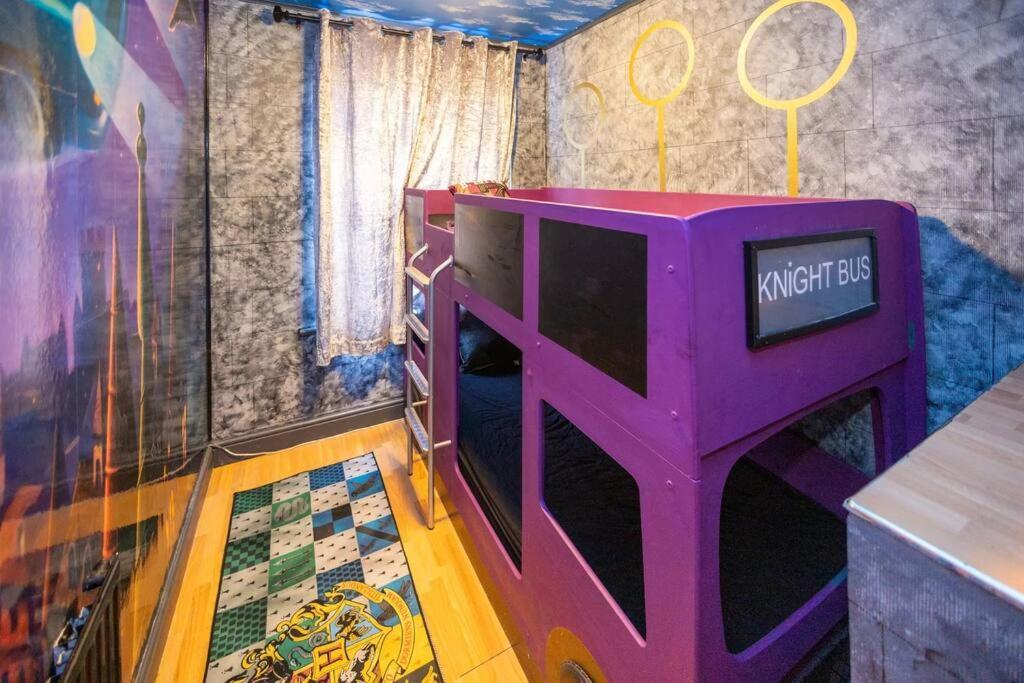 Hogwarts Hideaway Themed Property Watford  Esterno foto