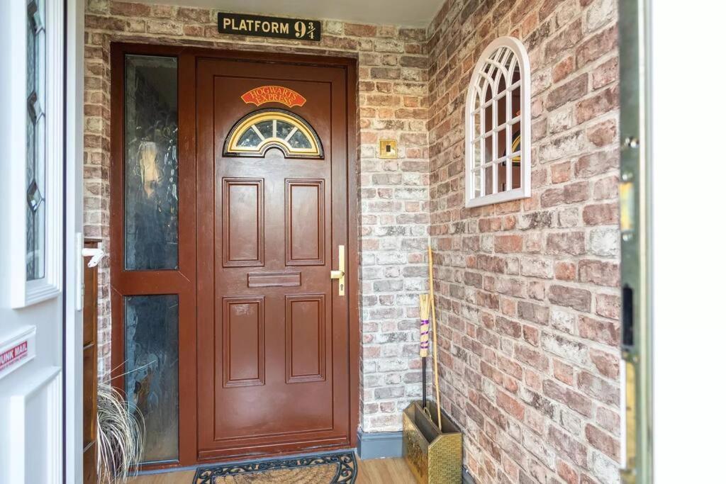 Hogwarts Hideaway Themed Property Watford  Esterno foto