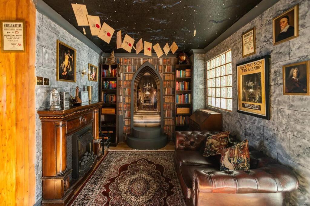 Hogwarts Hideaway Themed Property Watford  Esterno foto