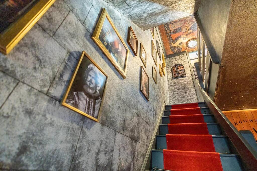 Hogwarts Hideaway Themed Property Watford  Esterno foto