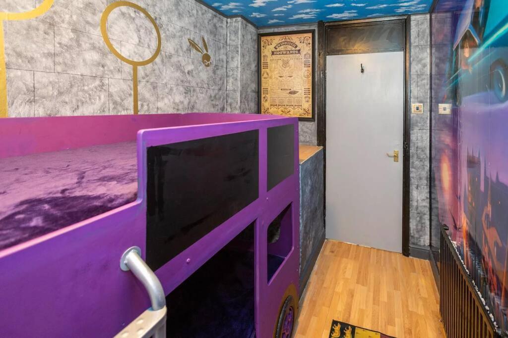 Hogwarts Hideaway Themed Property Watford  Esterno foto