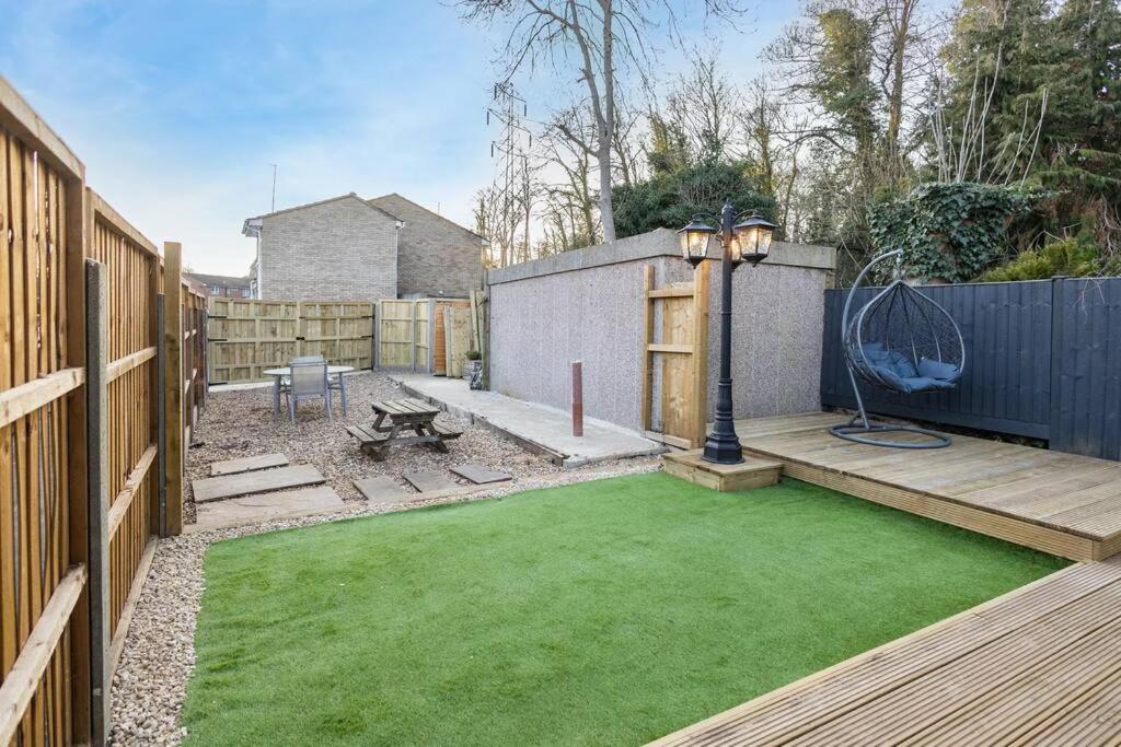 Hogwarts Hideaway Themed Property Watford  Esterno foto
