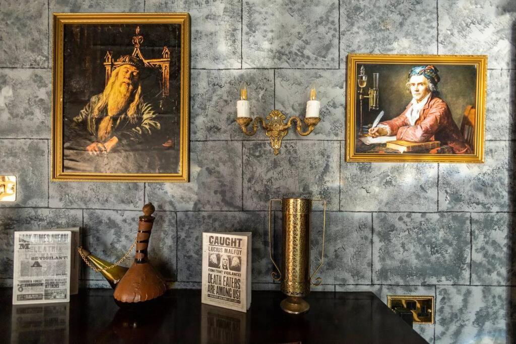 Hogwarts Hideaway Themed Property Watford  Esterno foto
