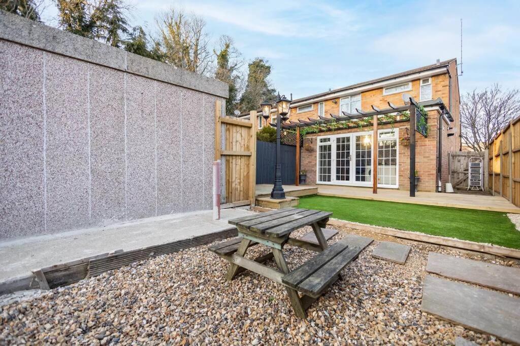 Hogwarts Hideaway Themed Property Watford  Esterno foto
