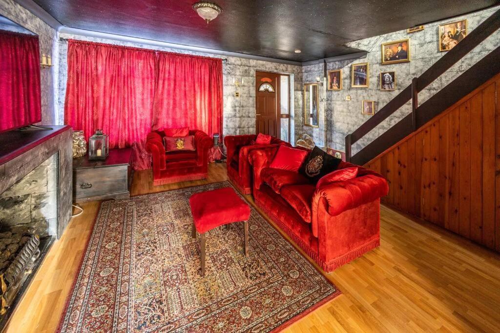 Hogwarts Hideaway Themed Property Watford  Esterno foto