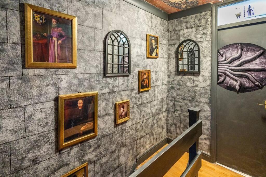 Hogwarts Hideaway Themed Property Watford  Esterno foto